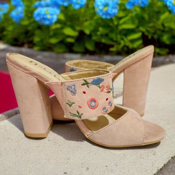 N by Nicole Miller ✦ Embroidered Leah Sandal ✦ Floral Beige Open Toe Chunky Heel - Picture 9 of 13